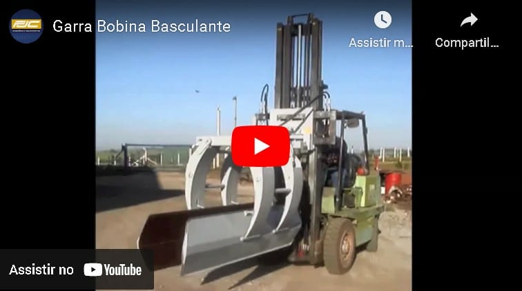 A garra basculante é a ideal para carregar e descarregar caminhões com bobinas deitadas pela lateral da carroceria com total segurança e rapidez.