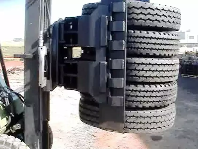 A Garra para pneus FJC é fabricada para manuseio de vários pneus simultaneamente, gerando muita agilidade e praticidade nas operações. Fabricamos em diversos modelos, sempre visando atender a necessidade de nossos clientes.
